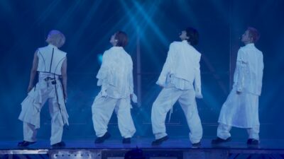 SHINee performing Atmos on the THE INVERT world tour stage