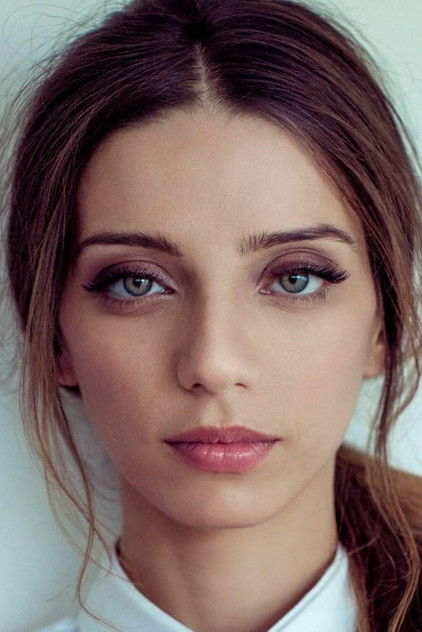 Angela Sarafyan como Elsa Carine