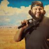 Mo amer: humor inconsistente con destellos brillantes