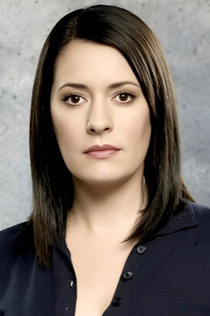 Paget Brewster como Emily Prentiss