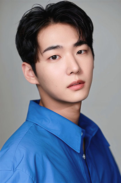 So Yi-han as Male Student