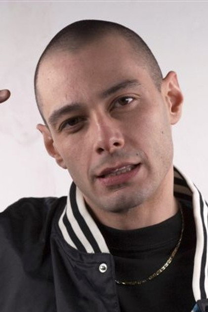 Fabri Fibra como Self