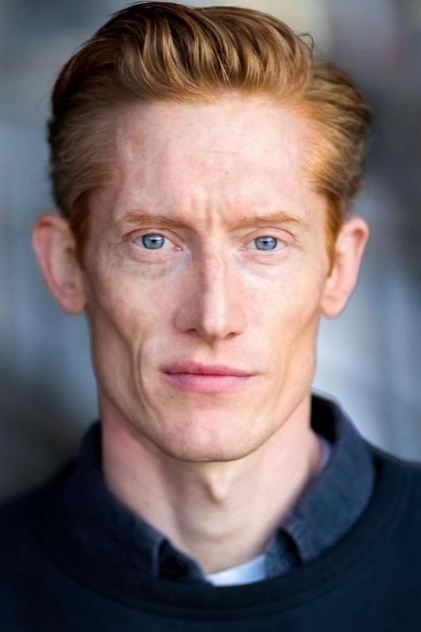 Jake Curran como Henry