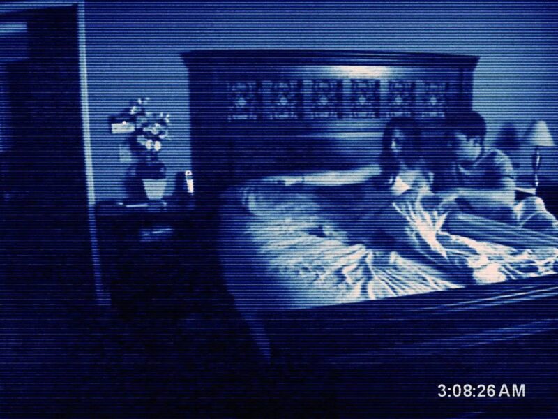 Chase Yi na czele Paranormal Activity 8 — Blumhouse stawia na twórcę spod znaku A24, by ożywić found footage