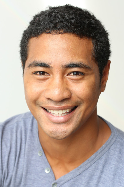 Beulah Koale como Peter
