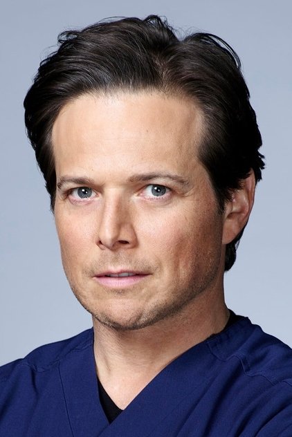 Scott Wolf como Matt Zarrella