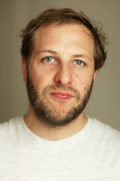 Jean-Charles Clichet dans le rôle de Olivier