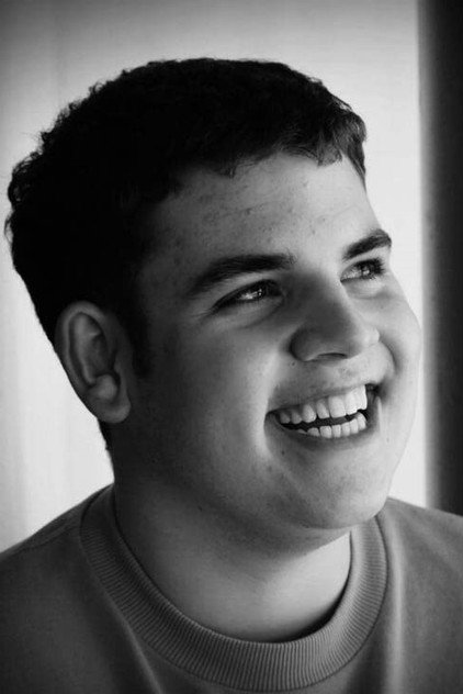 Tobie Donovan dans le rôle de Isaac Henderson