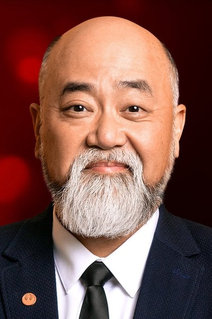 Paul Sun-Hyung Lee como Uncle Iroh