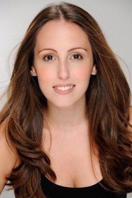 Luana Martau como Corina