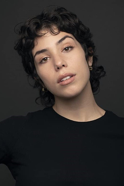 Jess Darrow como Luisa (voice)