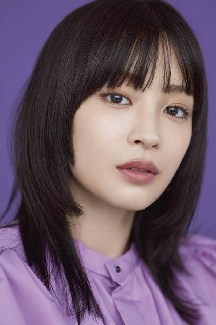 Suzu Hirose como Etsuko in 1950s