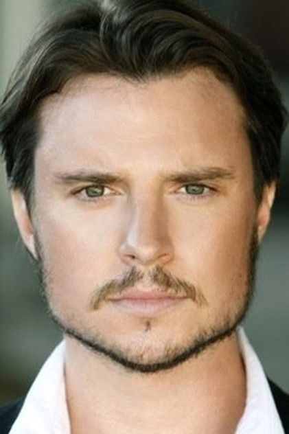 Heath Freeman como Gold Tooth