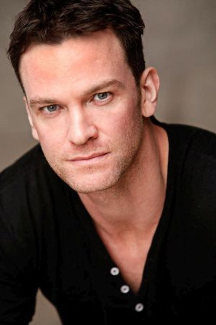 Keith McErlean como Kyle