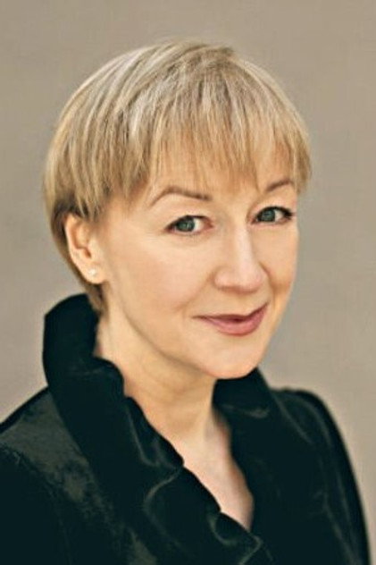 Deirdre Monaghan como Molly