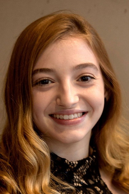 Anna Harr como Zoey