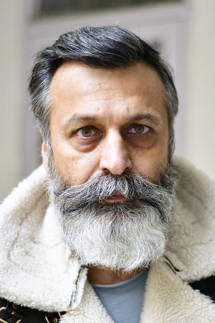 Nitin Mehta como Gajendra Sahu