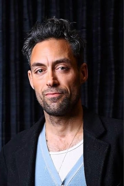 Alex Hassell como Rupert Campbell-Black