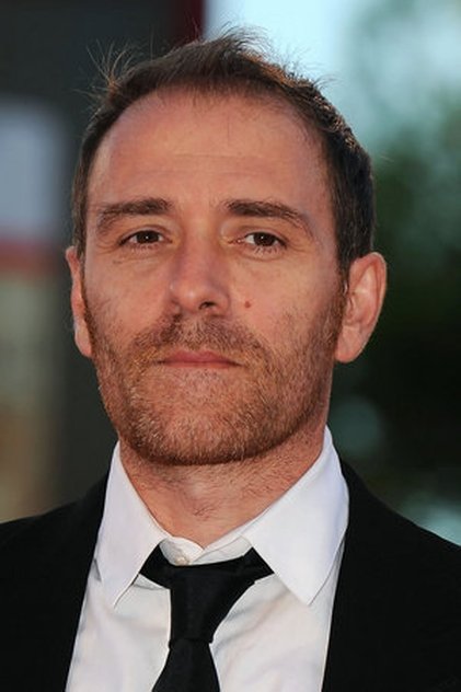 Valerio Mastandrea como Armadillo (voice)