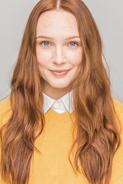 Haley Fitzgerald como Viola