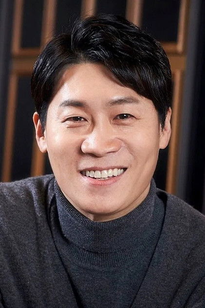 Jin Sun-kyu as Hwang Chung-sik