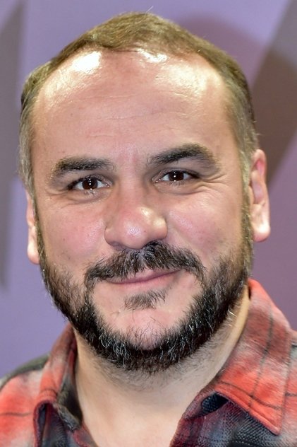 François-Xavier Demaison como Alphonse Raven