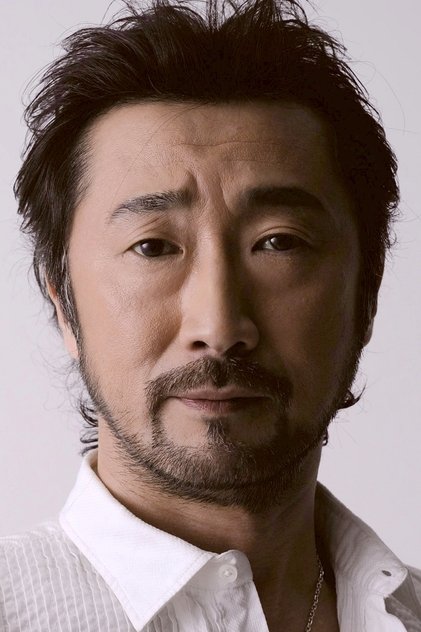 Akio Otsuka como Jyuugo Yokomizo (voice)