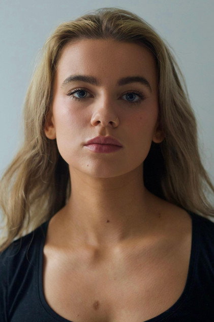 Tabitha Smyth 역 Sarah