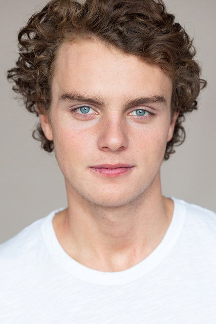 Cameron Scott Roberts como Jack Campbell