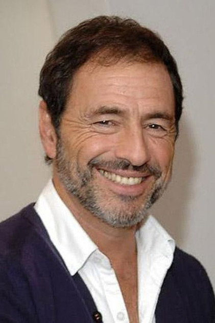 Martín Seefeld como Gustavo