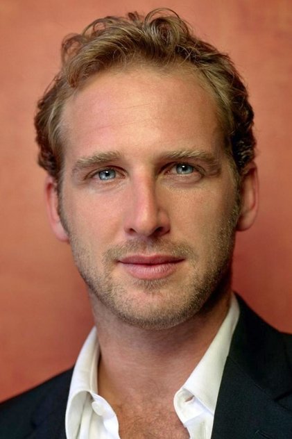Josh Lucas como Dylan Tucker