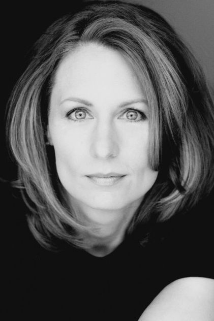 Eileen Pedde como Sergeant Amanda Grinnell