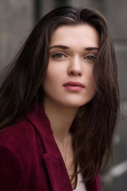Caroline Hartig as Anna Bergmann