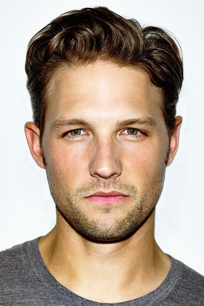 Michael Cassidy como Tom