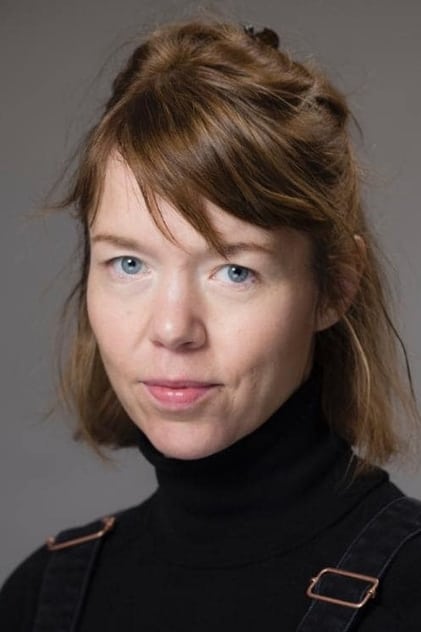 Anna Maxwell Martin dans le rôle de Leanne Fitz-Amobi
