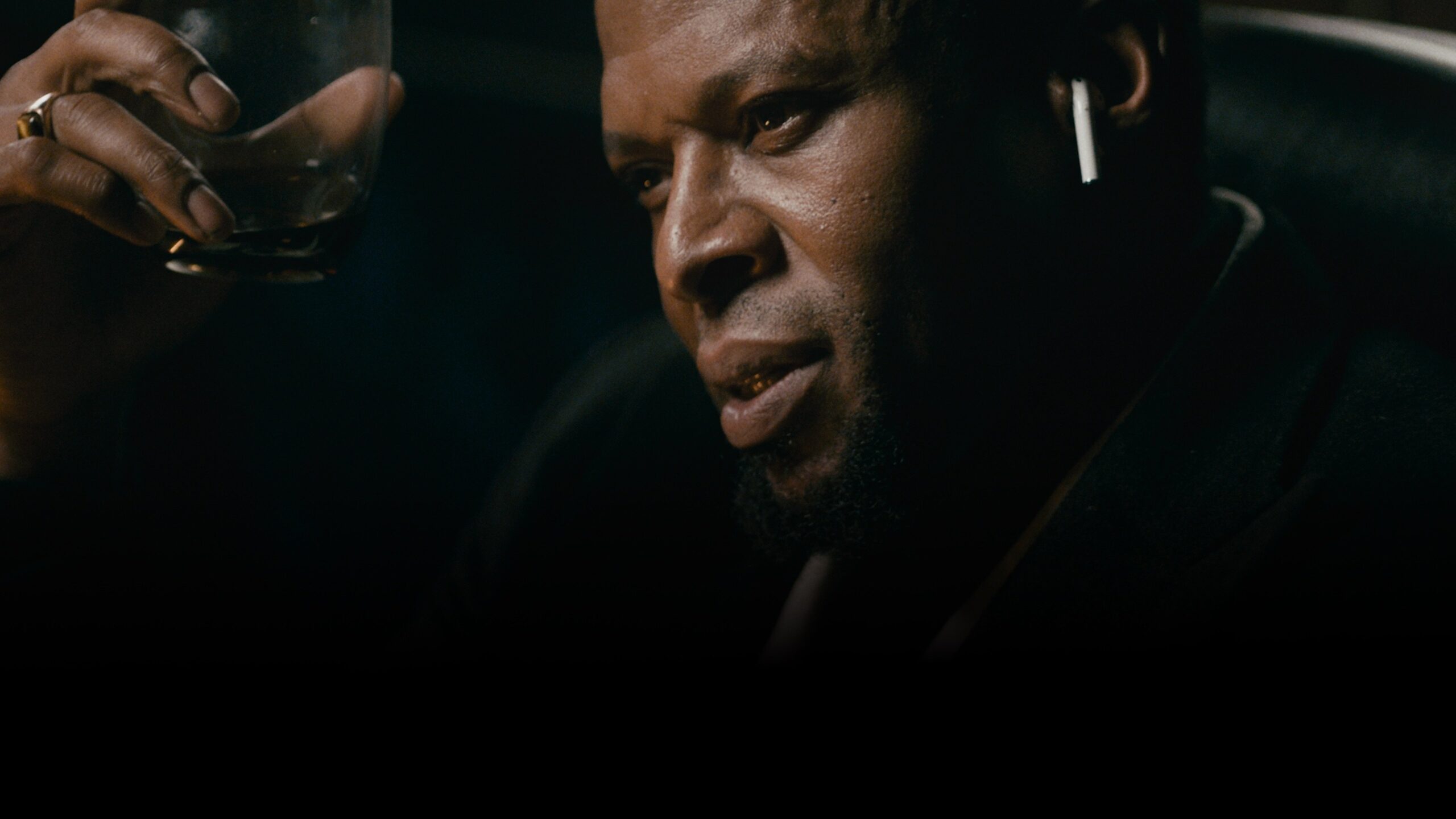 Collision: un thriller que se pierde en sus giros excesivos