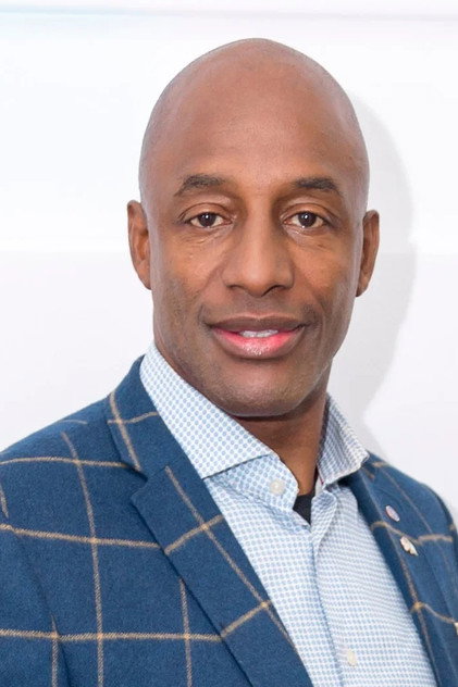 John Fashanu dans le rôle de Self
