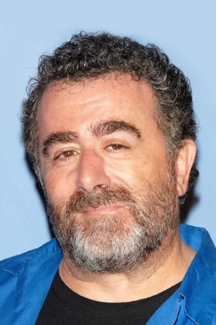 Saul Rubinek como W.W. Beauchamp