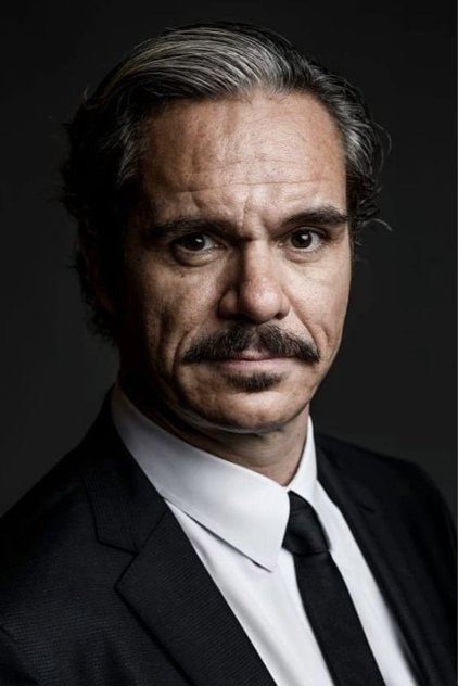 Tony Dalton în rolul Ray Vega