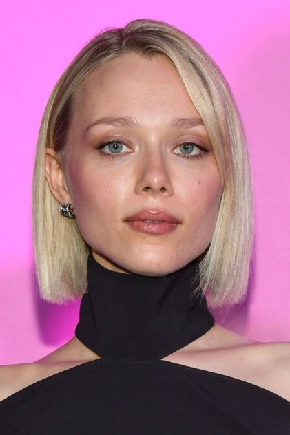 Ivanna Sakhno as AMELIA