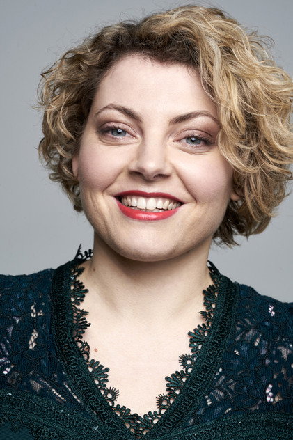 Sophie Guillemin as Jessica Grangé, hypnotist