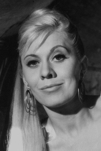 Inga Gill como Lisa