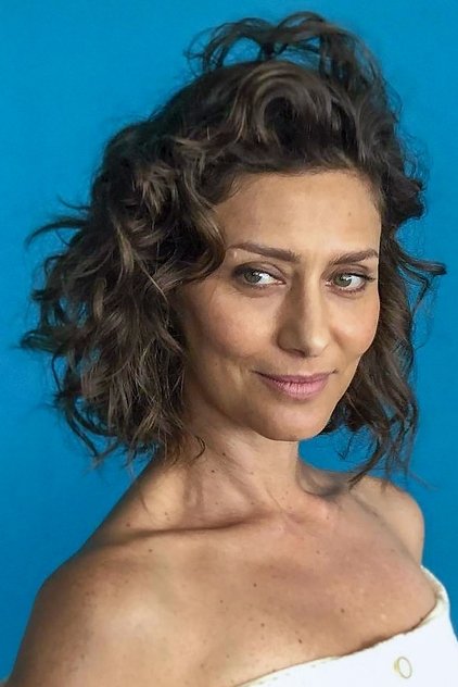 Maria Fernanda Cândido como Elza