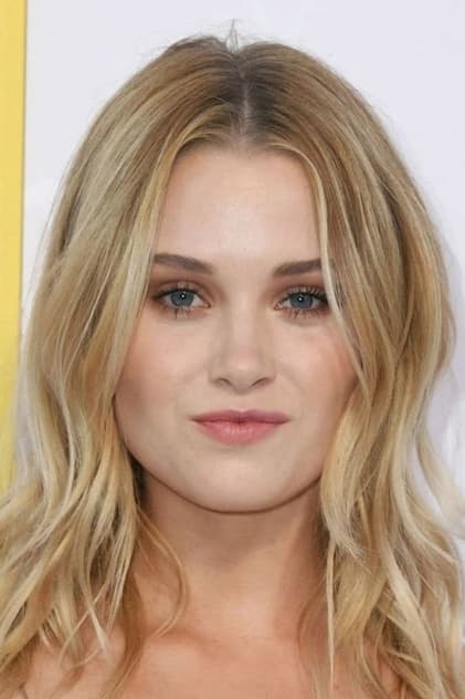 Virginia Gardner como Maddie
