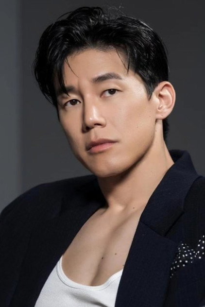 Kim Moo-yul as Na Hwa-jin