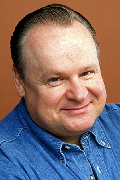 George Dzundza 飾 John