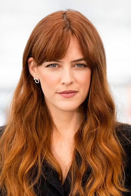 Riley Keough como Emily Lighton (voice)