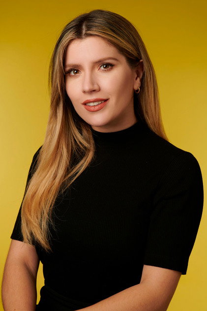 Laurita Fernández como Mery Oliva