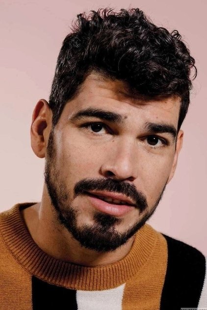 Raúl Castillo como Arthur