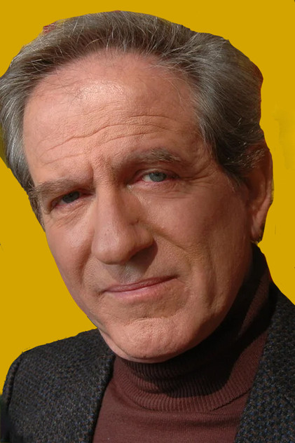Pablo Alarcón como Heredia